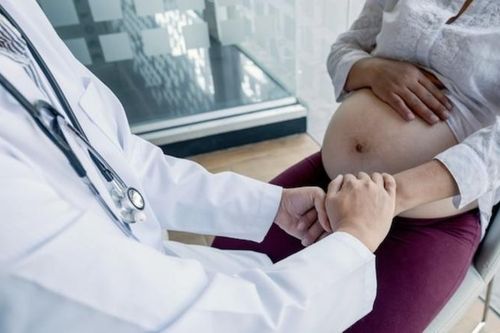 Đi tiêm kích trứng, người phụ nữ hoảng hốt khi phát hiện mang thai 9 con