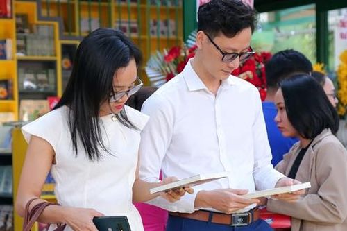 Ngày sách và văn hóa đọc Việt Nam 21/4: Công nghệ chỉ mang tính hỗ trợ cho việc đọc của mỗi người