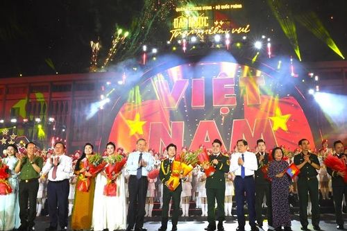 Hơn 1.000 nghệ sỹ tham dự chương trình nghệ thuật đặc biệt 'Đất nước trọn niềm vui'