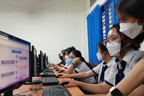 Đăng ký thi tốt nghiệp: Cuộc 'cân não' trước ngưỡng cửa đại học