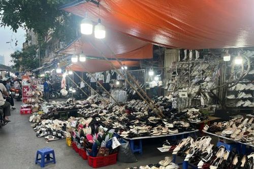 Hàng giả ngập chợ Nhà Xanh, chủ hộ 'né' đăng ký kinh doanh
