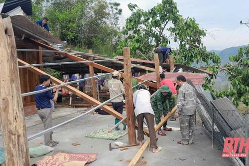 Mường Lát hỗ trợ khắc phục xong 57 nhà ở bị thiệt hại do dông lốc