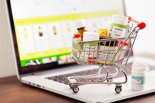 Kiểm soát chặt việc mua bán thuốc trên mạng xã hội
