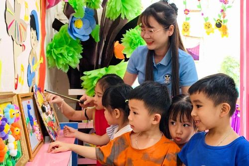 Tận dụng phế liệu làm đồ dùng học tập cho trẻ