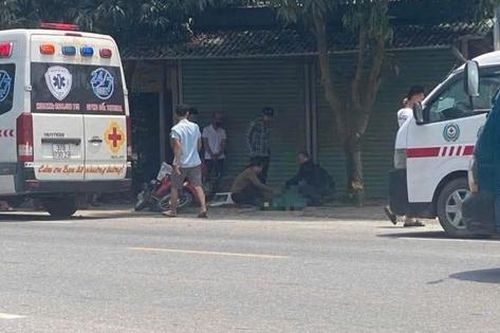 Nghi tự gây tai nạn do sử dụng điện thoại khi đi xe máy, nam thanh niên tử vong