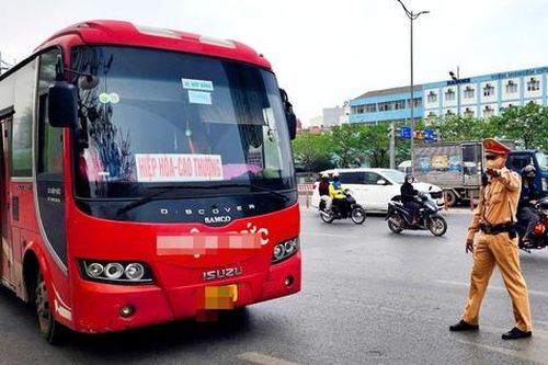 Hà Nội: Hàng trăm xe khách bị xử phạt trước dịp cao điểm nghỉ lễ 30/4