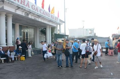 Thanh toán vé tàu Lý Sơn bằng mã QR, hành khách không tốn phí