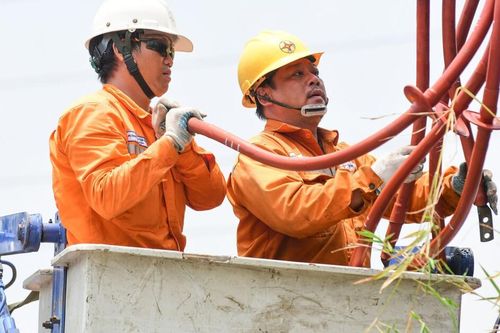 Mùa nắng nóng gây 'bùng nổ' nhu cầu sử dụng điện tại TP.HCM
