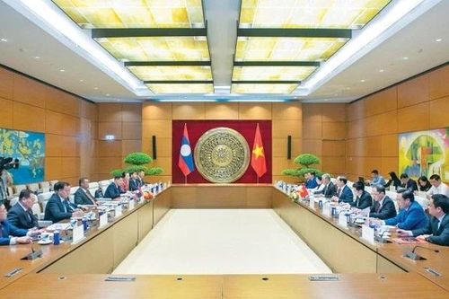 Phó Chủ tịch Quốc hội, Thượng tướng Trần Quang Phương hội đàm với Phó Chủ tịch Quốc hội Lào Suvon Luongbunmi