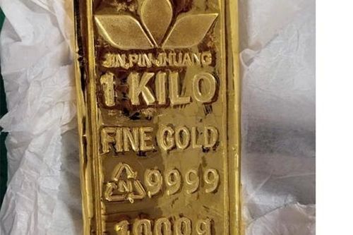 Phát hiện một vụ nghi nhập lậu vàng từ nước ngoài về sân bay quốc tế Nội Bài