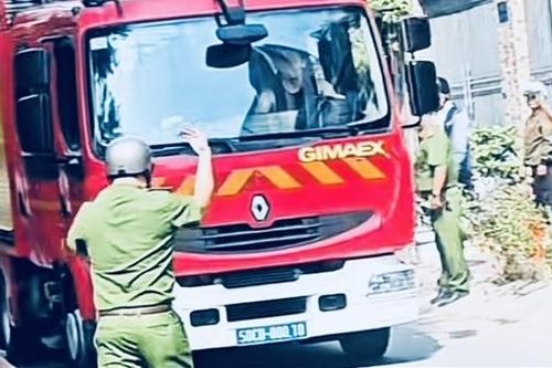 Cháy nhà 3 tầng, cụ ông 92 tuổi ngồi xe lăn bị ngạt khói