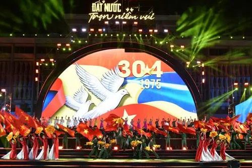 Chương trình nghệ thuật 'Đất nước trọn niềm vui'