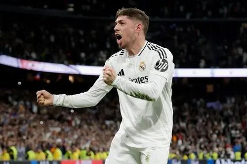 Siêu phẩm phút bù giờ mang về chiến thắng cho Real Madrid