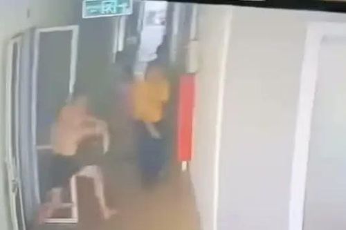 Khống chế đối tượng trầm cảm đâm người rồi cố thủ