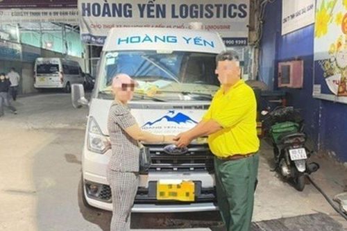 Danh tính người phụ nữ chặn đầu ô tô 16 chỗ gây ùn tắc giao thông tại TP.HCM