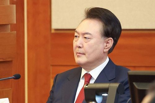 Ông Yoon Suk-yeol tiếp tục hầu tòa hình sự