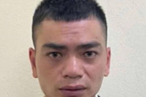 Bắt đối tượng truy nã lang thang dưới gầm cầu Thanh Trì
