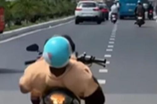 Cái kết đắng cho thanh niên buông tay, 'diễn xiếc' trên xe máy ở Bình Dương