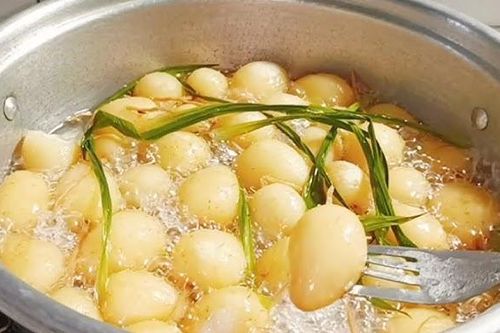 Củ lùn- 'Báu vật dưới lòng đất' mỗi năm chỉ có một mùa