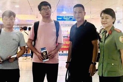Trục xuất hai người nước ngoài nhập cảnh trái phép vào Việt Nam