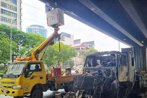 Cháy xe ô tô ngay dưới vành đai 3 có ảnh hưởng đến độ an toàn của kết cấu công trình?