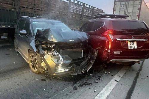 Va chạm liên hoàn giữa 7 ô tô trên cao tốc Nội Bài – Lào Cai, giao thông ùn ứ kéo dài