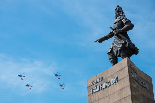 23 trực thăng, tiêm kích chao lượn trên bầu trời TP.HCM