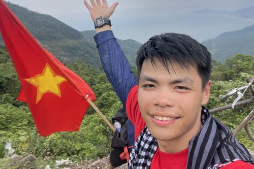 Tôi đạp xe thồ của ông nội từ Thanh Hóa vào TP.HCM mừng ngày 30/4