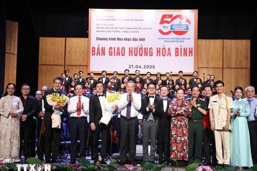 Tổng Bí thư Tô Lâm dự chương trình hòa nhạc đặc biệt 'Bản giao hưởng hòa bình'