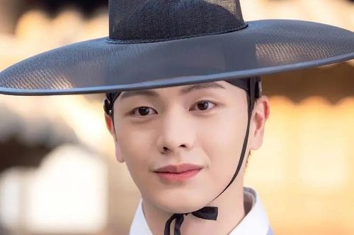 Yook Sung Jae: 'Hoàng tử phim giả tưởng' tiếp tục thống trị màn ảnh với 'Cung điện ma ám'