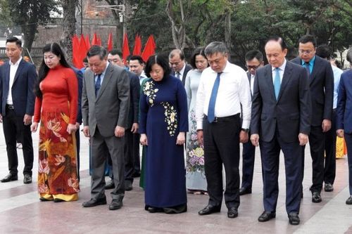 Lãnh đạo thành phố Hà Nội dâng hoa kỷ niệm 155 năm ngày sinh V.I.Lênin