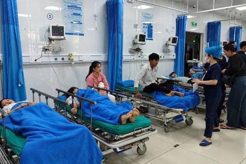 21 người bị thương trong vụ lật xe khách chở học sinh ở Gia Lai
