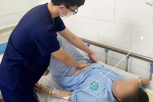 Uống nước cây me đất, người phụ nữ suy thận cấp