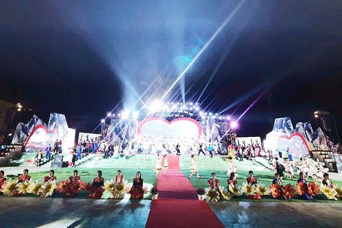Khai mạc Lễ hội chợ Phong lưu Khâu Vai