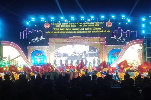 Chương trình nghệ thuật 'Viết tiếp bản hùng ca toàn thắng' và trao giải Cuộc thi tìm hiểu 50 năm giải phóng miền nam