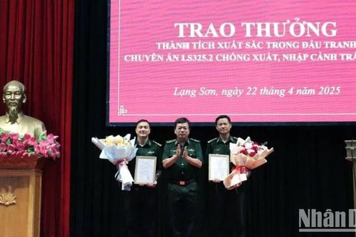Lạng Sơn: Trao thưởng cho ban chuyên án chống xuất, nhập cảnh trái phép