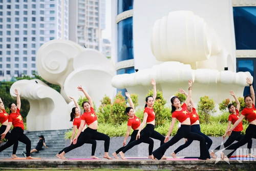 Buổi sớm sôi động trên bãi biển Nha Trang