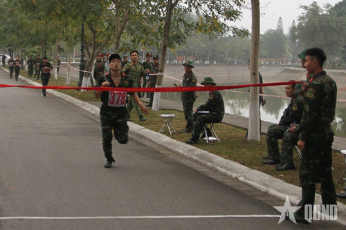 Quân khu 1 tổ chức hội thao thể dục thể thao quốc phòng chào mừng Ngày giải phóng miền Nam, thống nhất đất nước