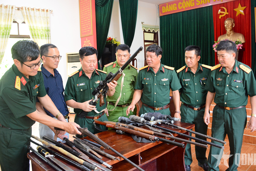 Trung đoàn 710 (Binh đoàn 15) tiếp nhận và bàn giao vũ khí, vật liệu nổ, công cụ hỗ trợ