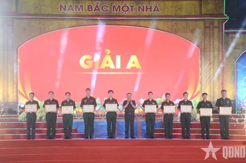 Thượng tướng Lê Quang Minh dự Chương trình giao lưu nghệ thuật 'Viết tiếp bản hùng ca toàn thắng'