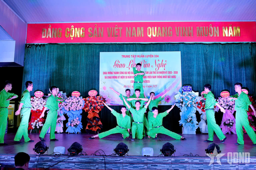 Trung tâm Huấn luyện 334 tổ chức đêm giao lưu văn nghệ