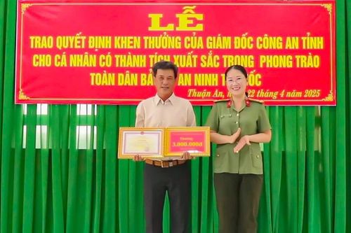 Khen thưởng tài xế chở nghi phạm sát hại 2 người vào đồn công an