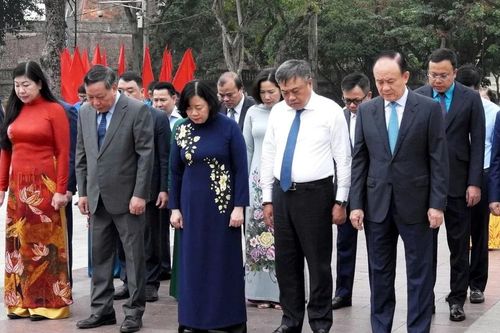 Lãnh đạo TP Hà Nội dâng hoa tưởng niệm V.I.Lê-nin