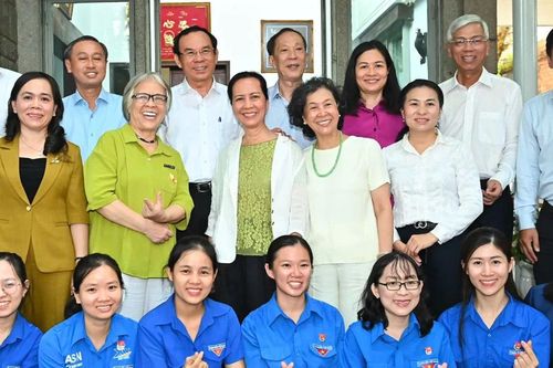 Tri ân công lao to lớn của các bậc tiền bối trong sự nghiệp xây dựng và phát triển TPHCM