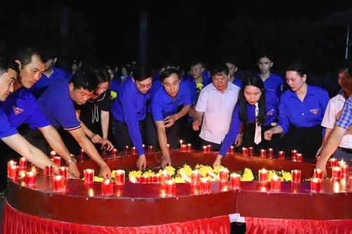 Thắp nến tri ân cố Tổng Bí thư Hà Huy Tập