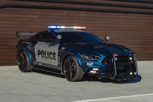 'Robot biến hình' Ford Mustang GT Barricade trong Transformers đang rao bán