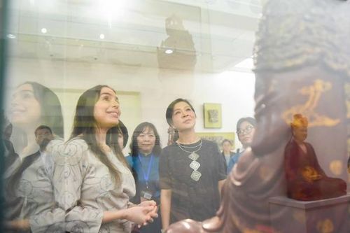 Phu nhân Tổng Bí thư Tô Lâm và Phó Chủ tịch Quỹ Heydar Aliyev tham quan Bảo tàng Mỹ thuật Việt Nam
