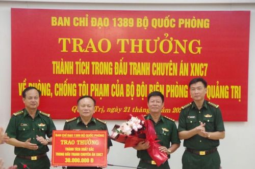 Khen thưởng lực lượng đấu tranh thành công Chuyên án đưa người xuất, nhập cảnh trái phép
