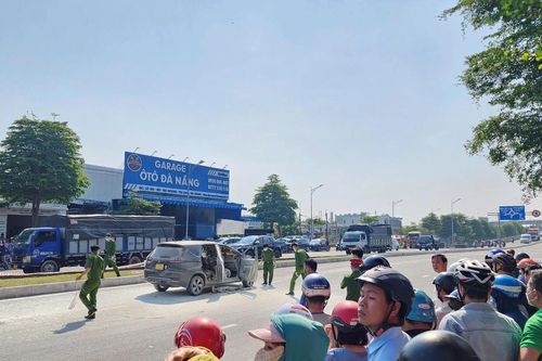 Hai người tử vong bất thường trong ô tô bốc cháy giữa đường ở Đà Nẵng