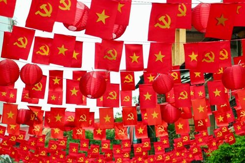 Giới trẻ hòa nhịp đại lễ 30/4: Tự hào và sáng tạo